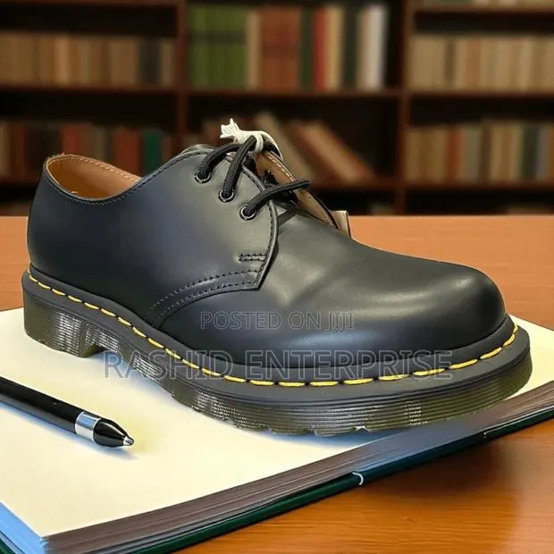 Dr. Martens 1461 Smooth Leather Shoe · Photo 1