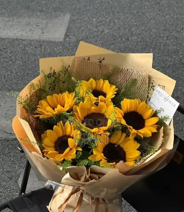 Custom-Made Gift Flower Bouquets · Photo 1