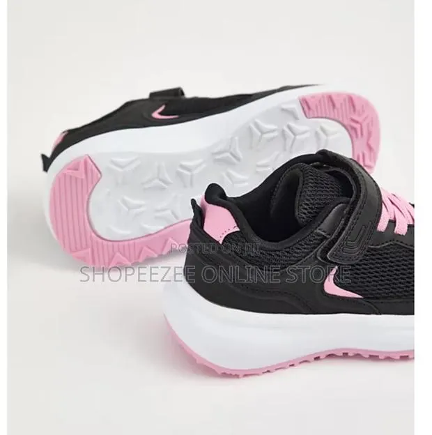 UK Girls Trainers / Girls Sports Trainers / PE Shoes · Photo 2