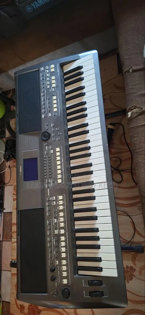 Yamaha PSR S670 · Photo 1