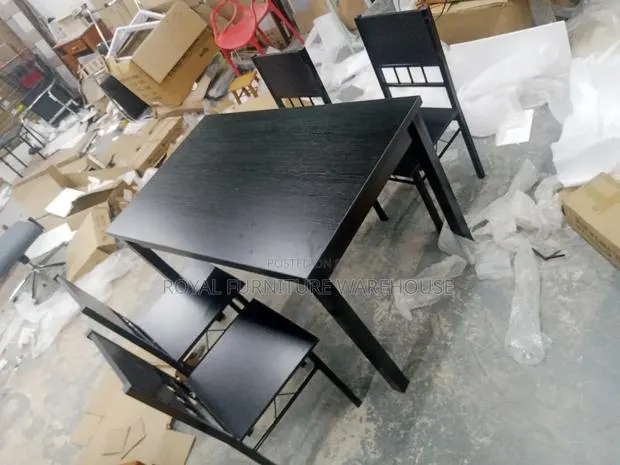Original Wooden 4 Seater Dining Set · Photo 1