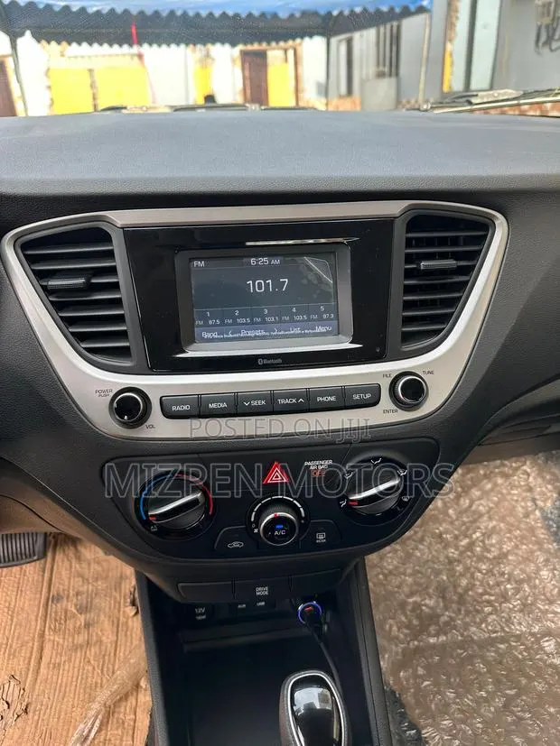 Hyundai Accent SE 2020 White · Photo 1