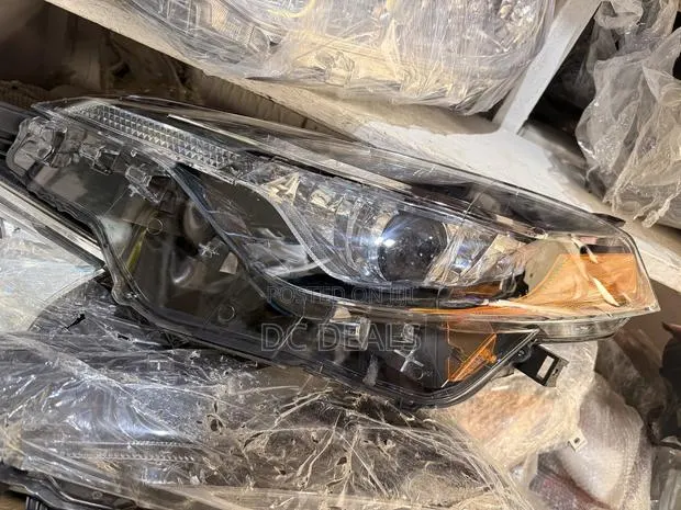 Corolla 2017-2018 Headlight · Photo 1