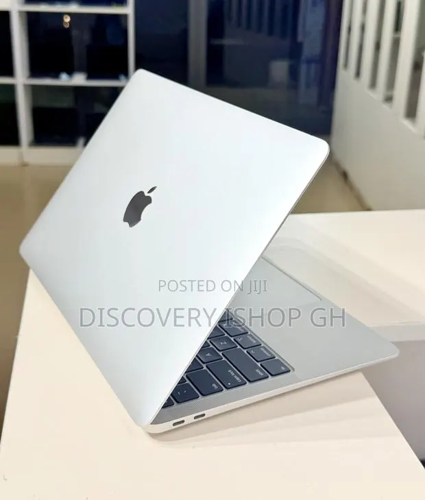 Laptop Apple MacBook Air 2020 16GB Intel Core i7 SSD 256GB · Photo 1
