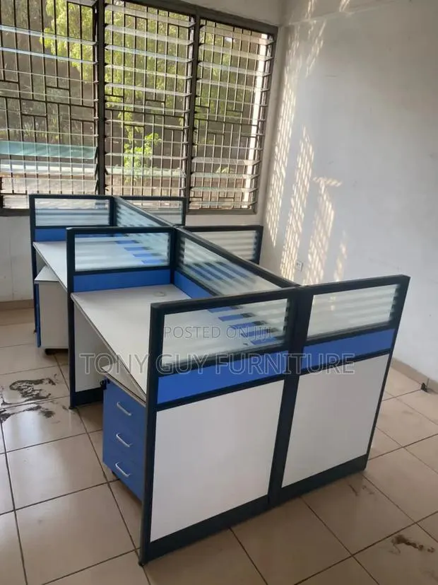Blue and White Workstation · Photo 1