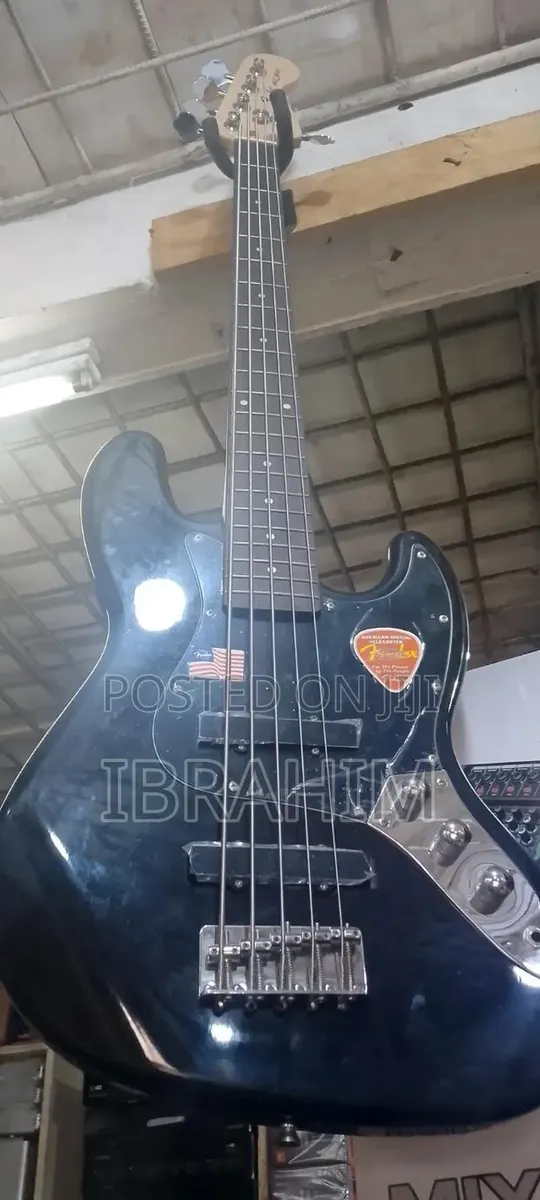 Yamaha Bass Quitar · Photo 1