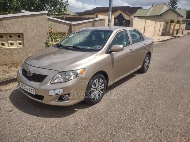 Toyota Corolla LE 4dr Sedan (1.8L 4cyl 4A) 2010 Gold · Photo 2