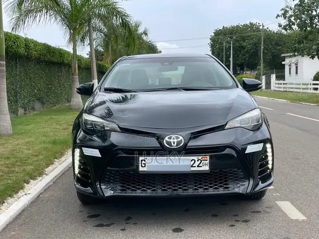 Toyota Corolla SE (1.8L 4cyl 6M) 2018 Black · Photo 1