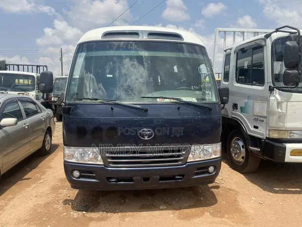 Toyota Coaster 2015 Black · Photo 1
