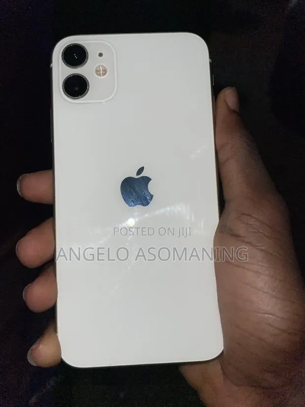 Apple iPhone 11 64 GB White · Photo 1
