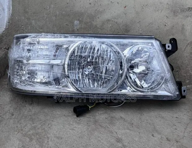 Toyota Coaster 2008-2012 Headlight · Photo 1