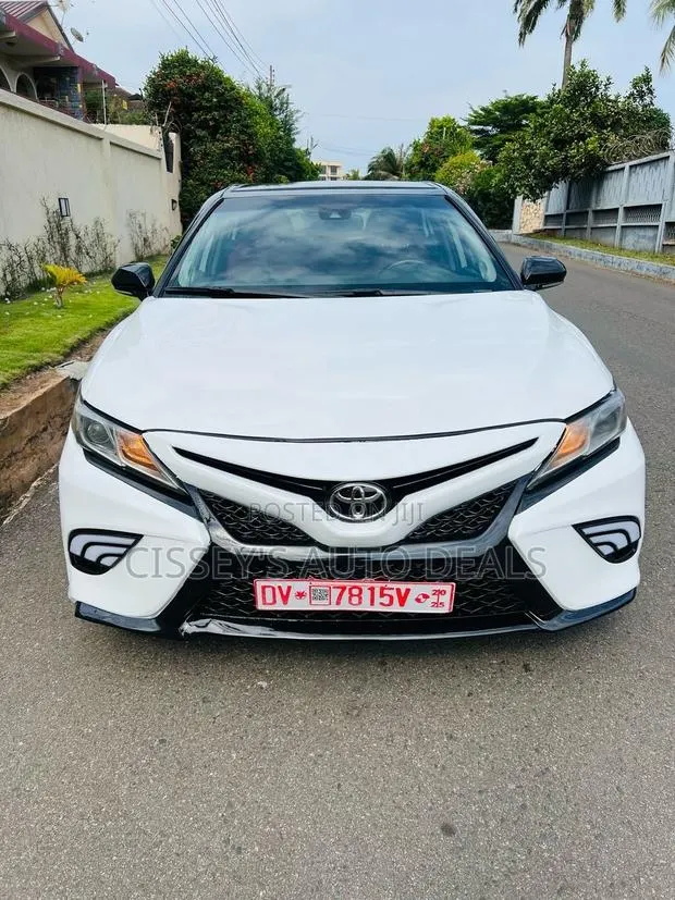Toyota Camry XSE FWD 2020 White · Photo 1