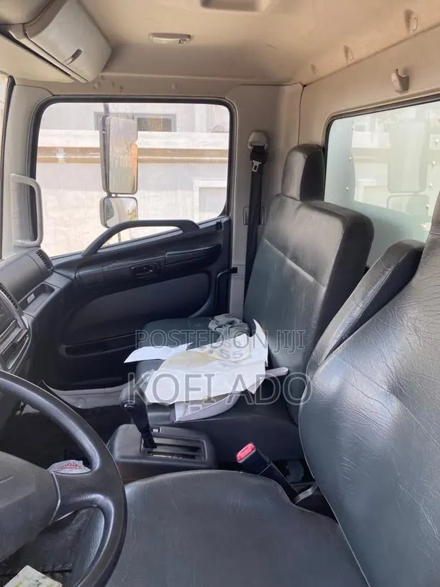 21ft Hino Box Truck for Sale – Clean Ready for Business · Photo 4