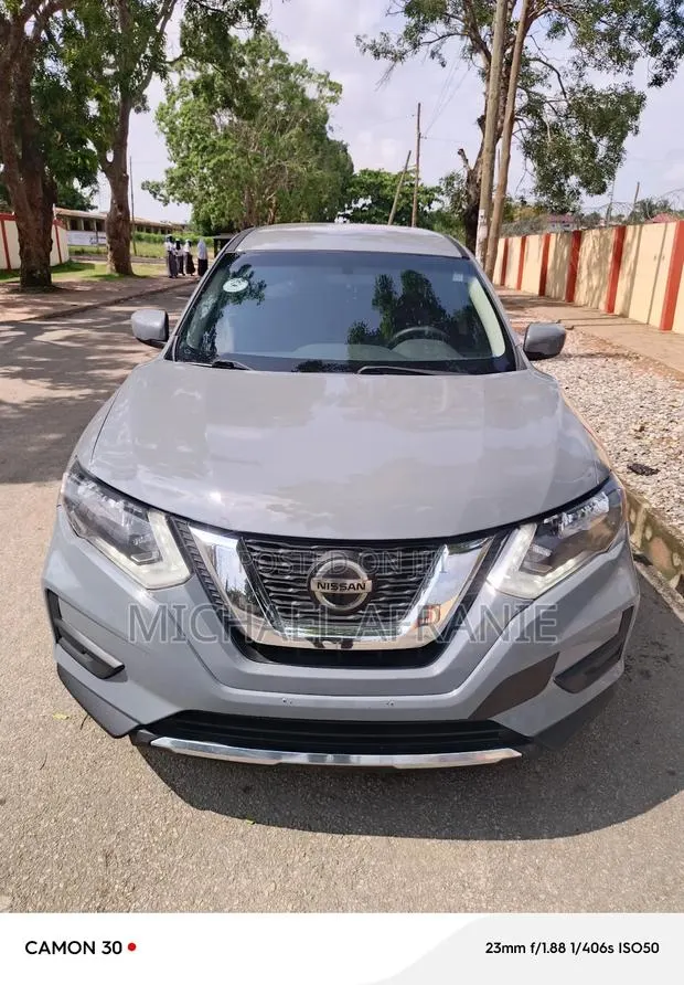 Nissan Rogue SV AWD 2018 · Photo 1