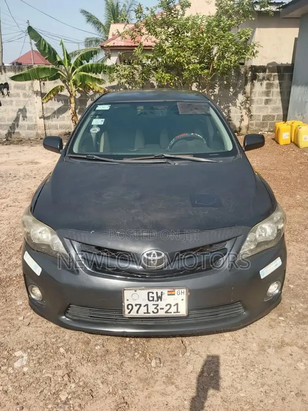 Toyota Corolla S 5-Speed 2013 Black · Photo 1