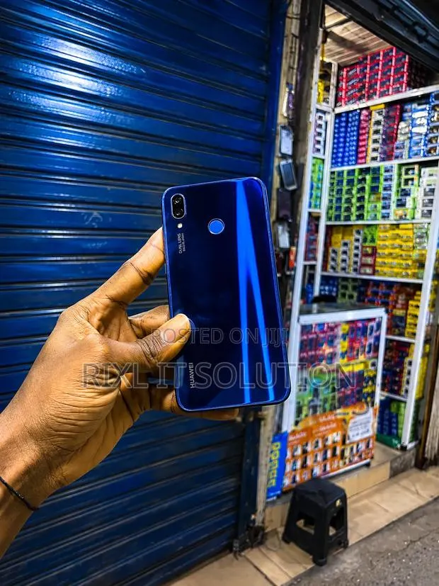 New Huawei P20 Lite 128 GB Blue · Photo 1