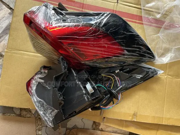 Rav 4 Toyota 2020 Tail Lights · Photo 1