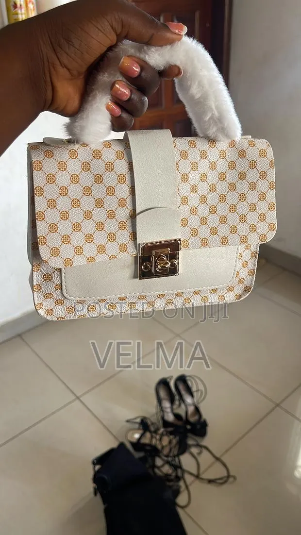 V&C Collection · Photo 1