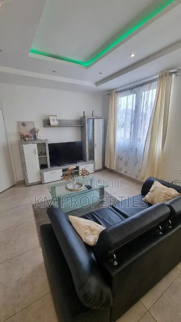Executive One Bed Ensuite Furnished Short-Term Apt · Photo 1