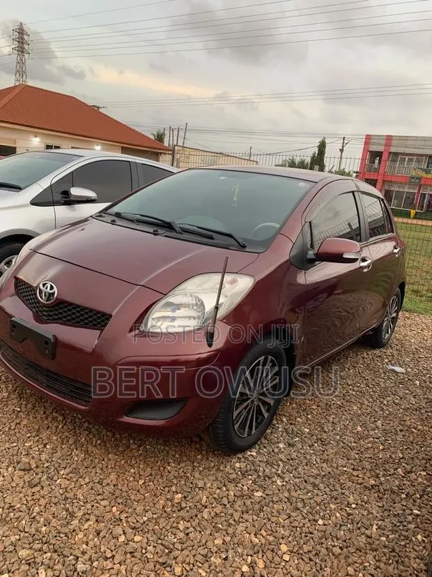 Toyota Vitz 2010 Brown · Photo 1