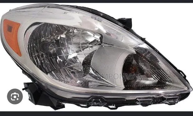 Nissan Versa 2012,2013,2014 Headlight · Photo 1