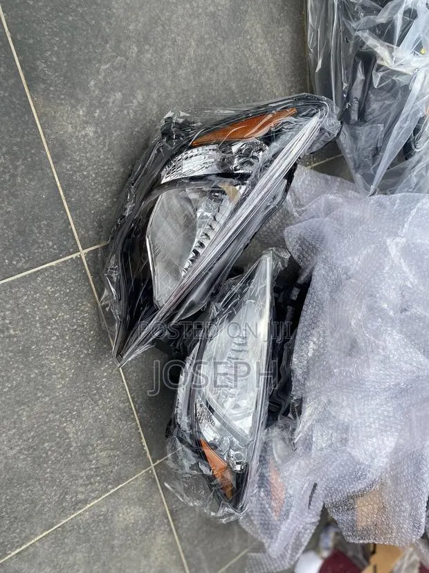 Yaris IA 2016,2017,2018,2019,2020 Headlight · Photo 1
