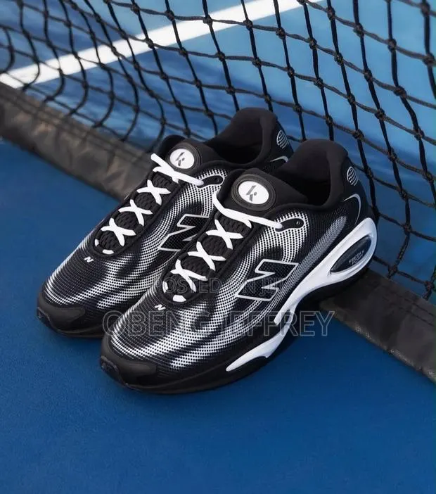 Original New Balance Klutch Athletics Black/White · Photo 1