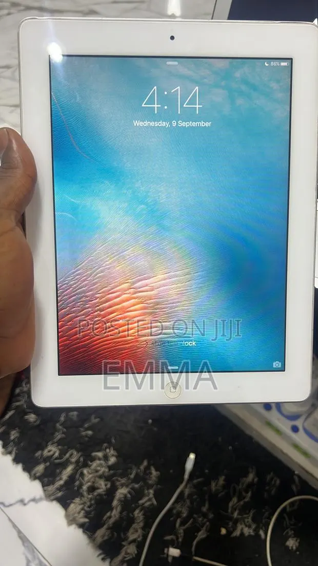 Apple iPad 2 Wi-Fi 16 GB Silver · Photo 1