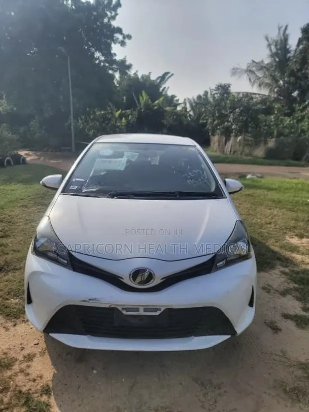 Toyota Vitz 1.0 FWD 5dr 2016 White · Photo 1