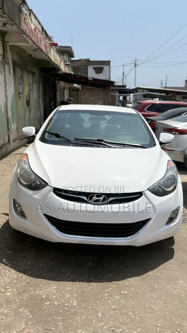Hyundai Elantra Limited Sedan FWD (1.8L 4cyl 6A) 2013 White · Photo 1