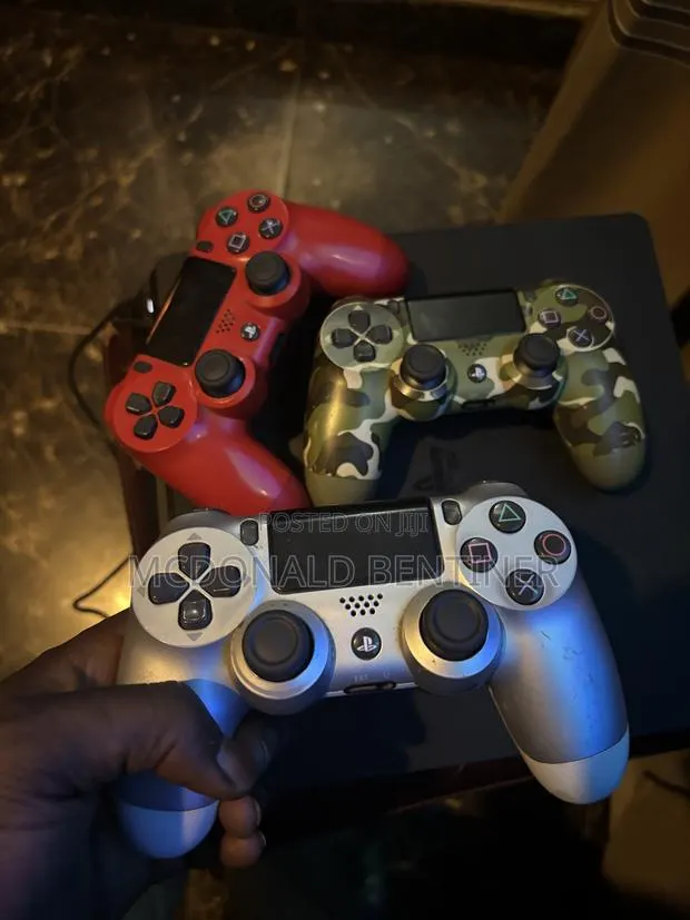 PS4 Original Controllers · Photo 1