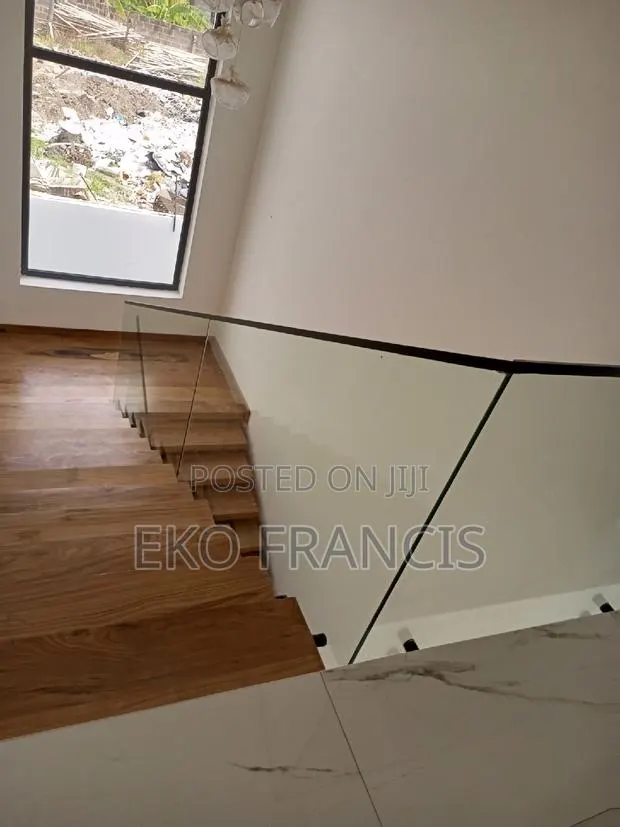 Staircase Glass Work · Photo 1