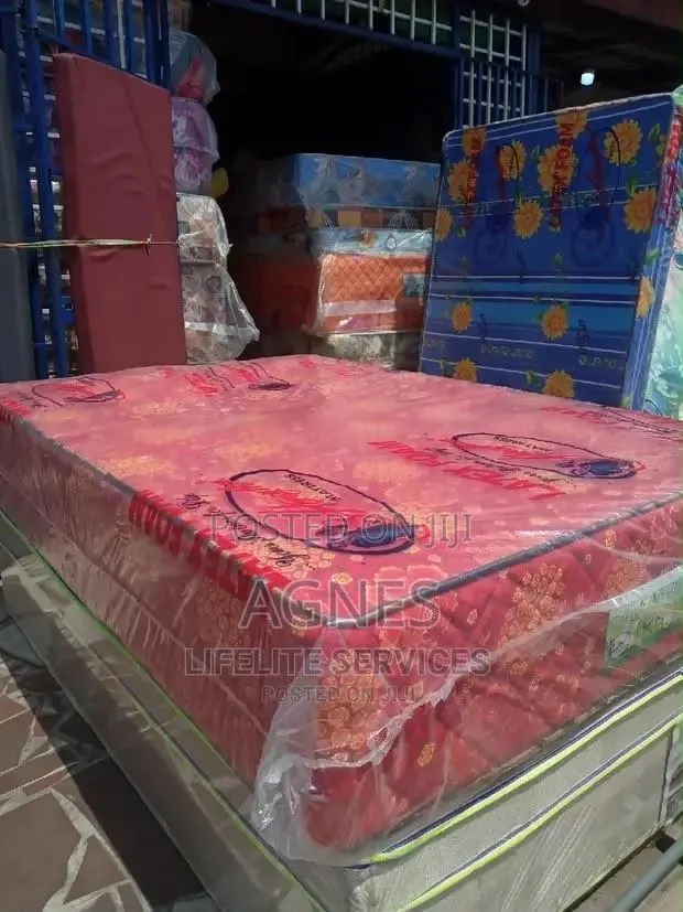 Latex Foam High Density Bed · Photo 1