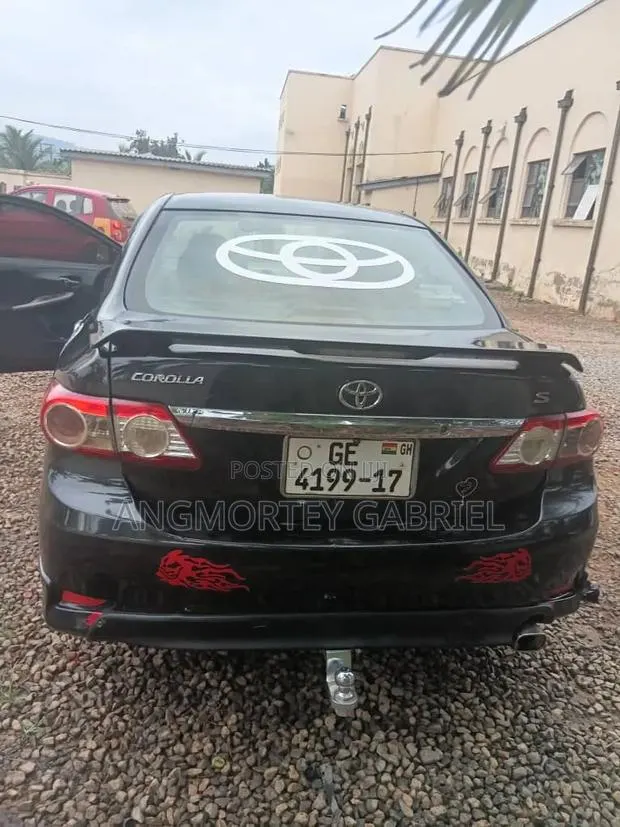 Toyota Corolla 2012 Brown · Photo 1