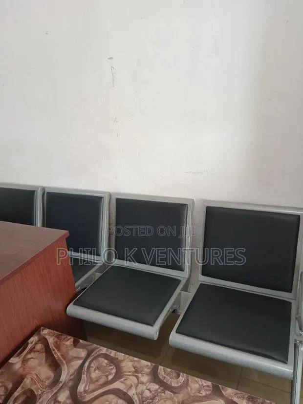 4 in 1 Waiting Chair · Photo 1