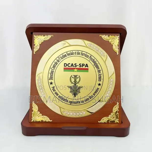 Professional Wooden Award Plaque · Photo 1