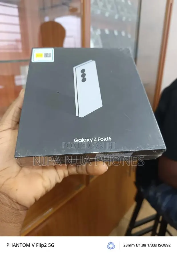New Samsung Galaxy Z Fold6 512 GB Gold · Photo 1