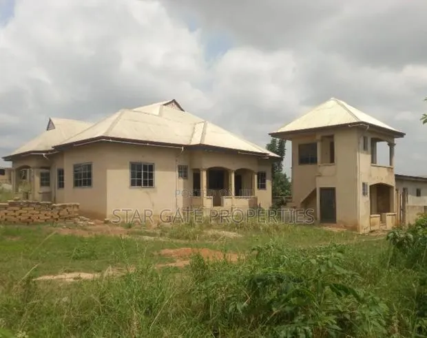 6bdrm House in Mampongteng Dumanafo, Kumasi Metropolitan for sale · Photo 1