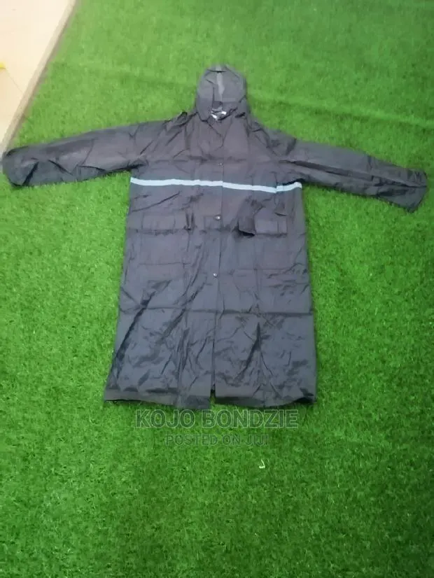 Straight Reflective Raincoat With Hoodie · Photo 1