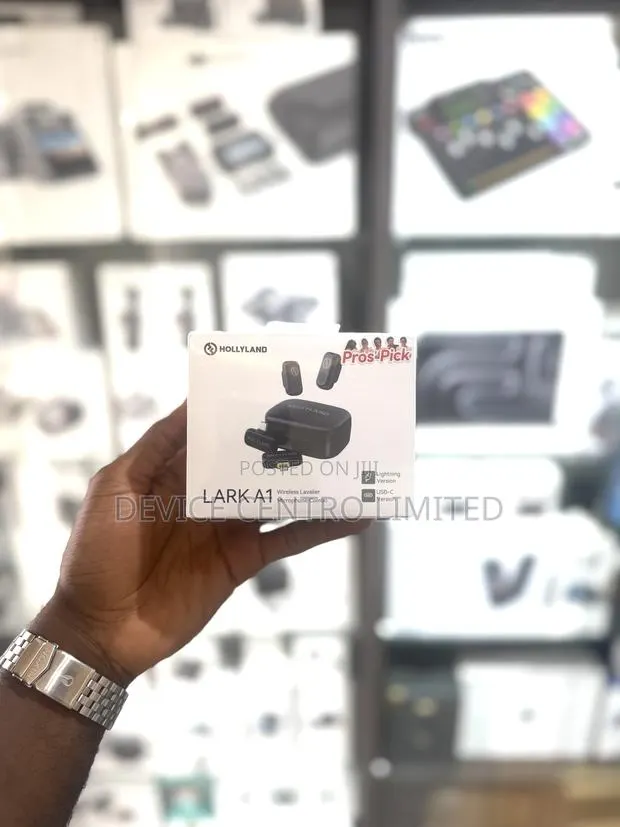 Hollyland Lark A1 Wireless Lavalier Microphone Combo · Photo 1