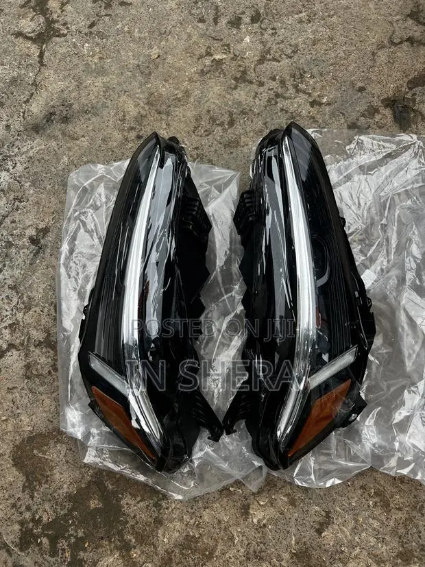 Honda Civic Headlight 2023 2024 2025 Headlight - Call Now Please · Photo 1