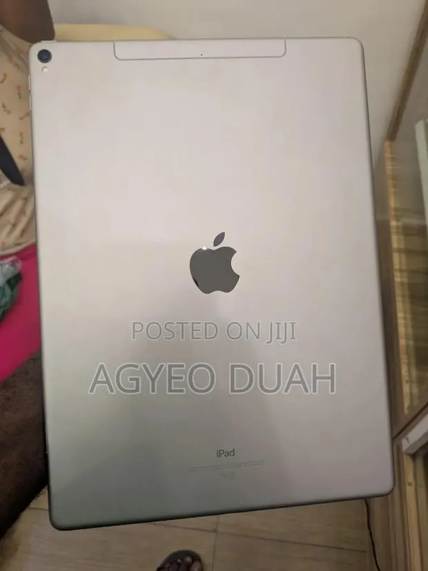 Apple iPad Pro 12.9 (2017) 256 GB Silver · Photo 1