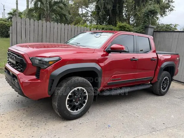 Toyota Tacoma TRD Off-Road Double Cab 4WD 5.0 ft. SB (Automatic) 2025 · Photo 1