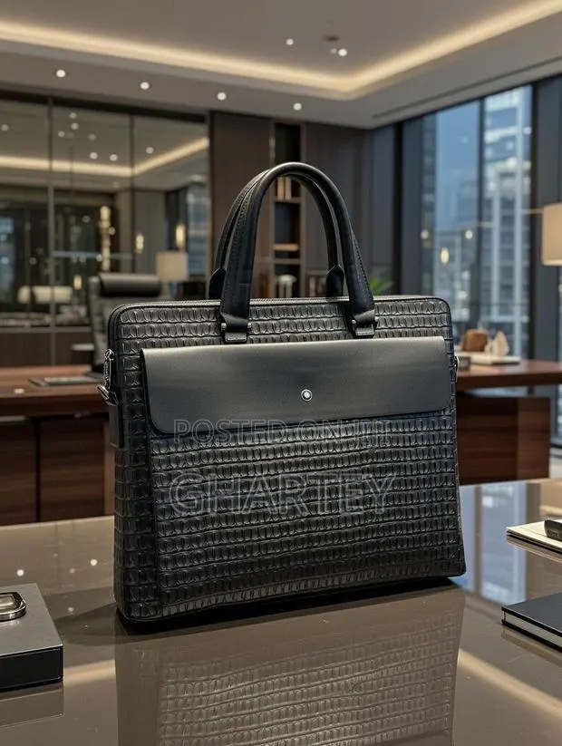 Modern Croc-Embossed Executive Briefcase · Photo 1
