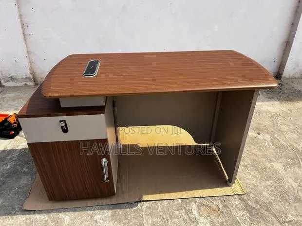 Modern Desk (Inbuilt Socket) · Photo 1