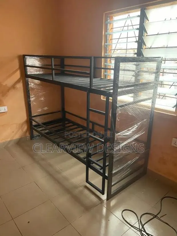 11⁄2 Bunk Bed – Strong, Spacious Stylish 2-Level Metal Bed · Photo 1