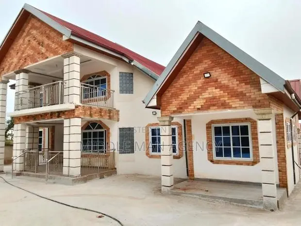 Furnished 7bdrm House in Middle Man Agency, Ejisu-Juaben Municipal · Photo 1