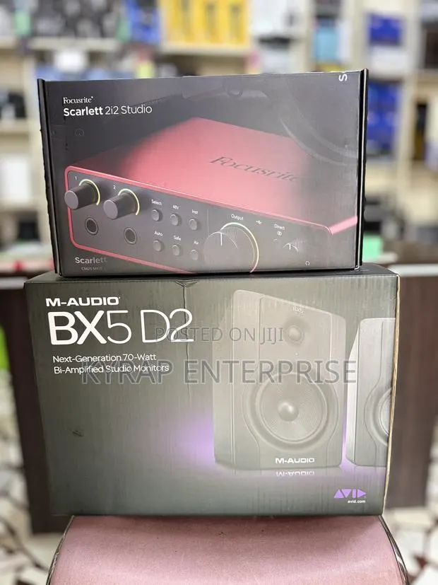 M Audio Bx5 and 2i2 4th Gen Bundle Set · Photo 1