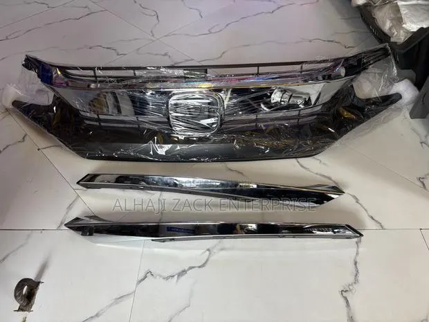 Honda Civic 2017-2019 Front Grille With Headlight Chrome · Photo 1