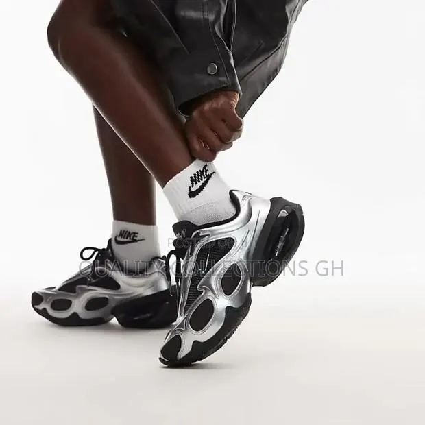 Nike Muse Black and Ash · Photo 1